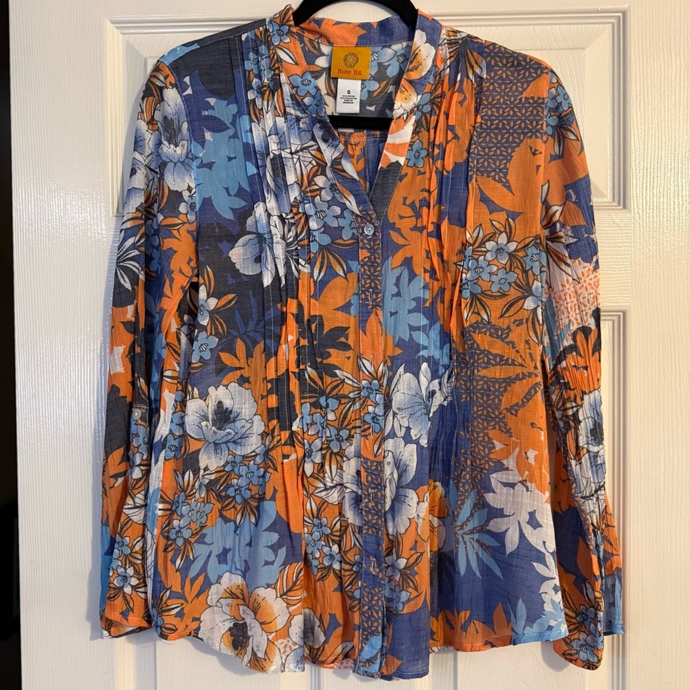 EUC Ruby Rd Floral Button Down V Neck Top with Pleats